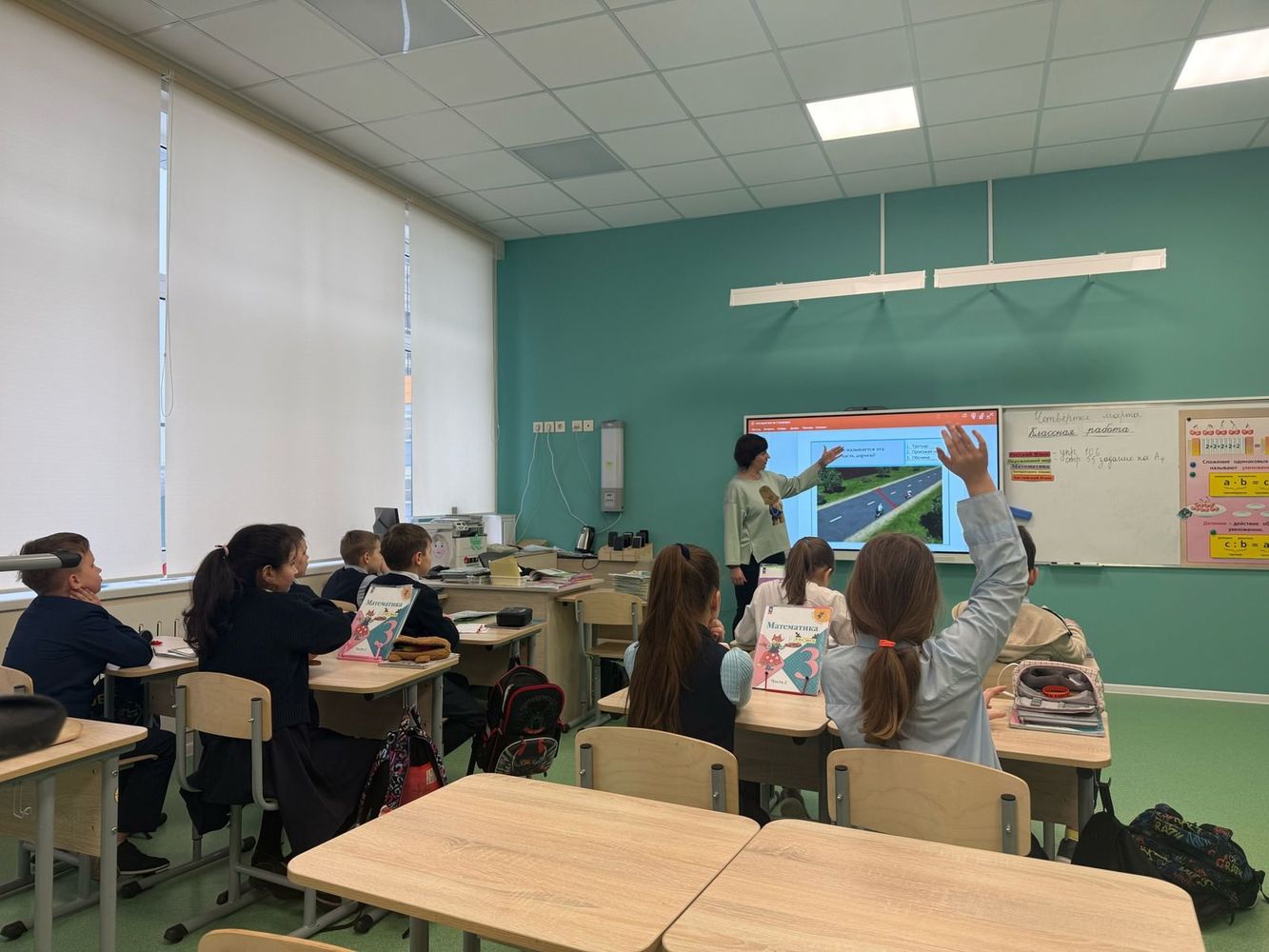 4 марта в 3-х классах прошло занятие по ПДД в рамках программы «Маленький пешеход» 4 марта в 3-х классах прошло занятие по ПДД в рамках программы «Маленький пешеход»