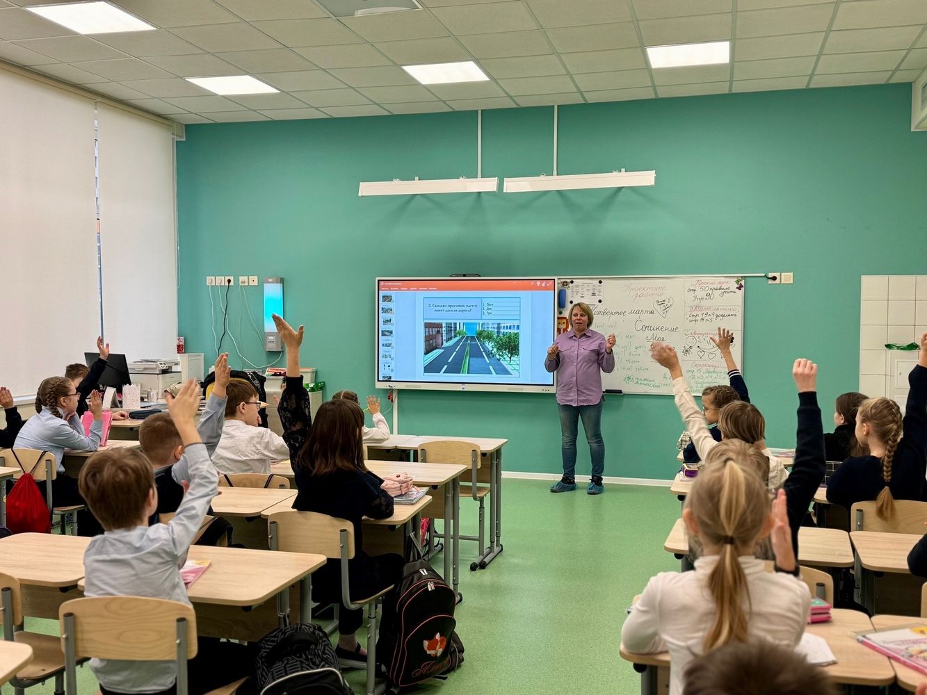 4 марта в 3-х классах прошло занятие по ПДД в рамках программы «Маленький пешеход» 4 марта в 3-х классах прошло занятие по ПДД в рамках программы «Маленький пешеход»