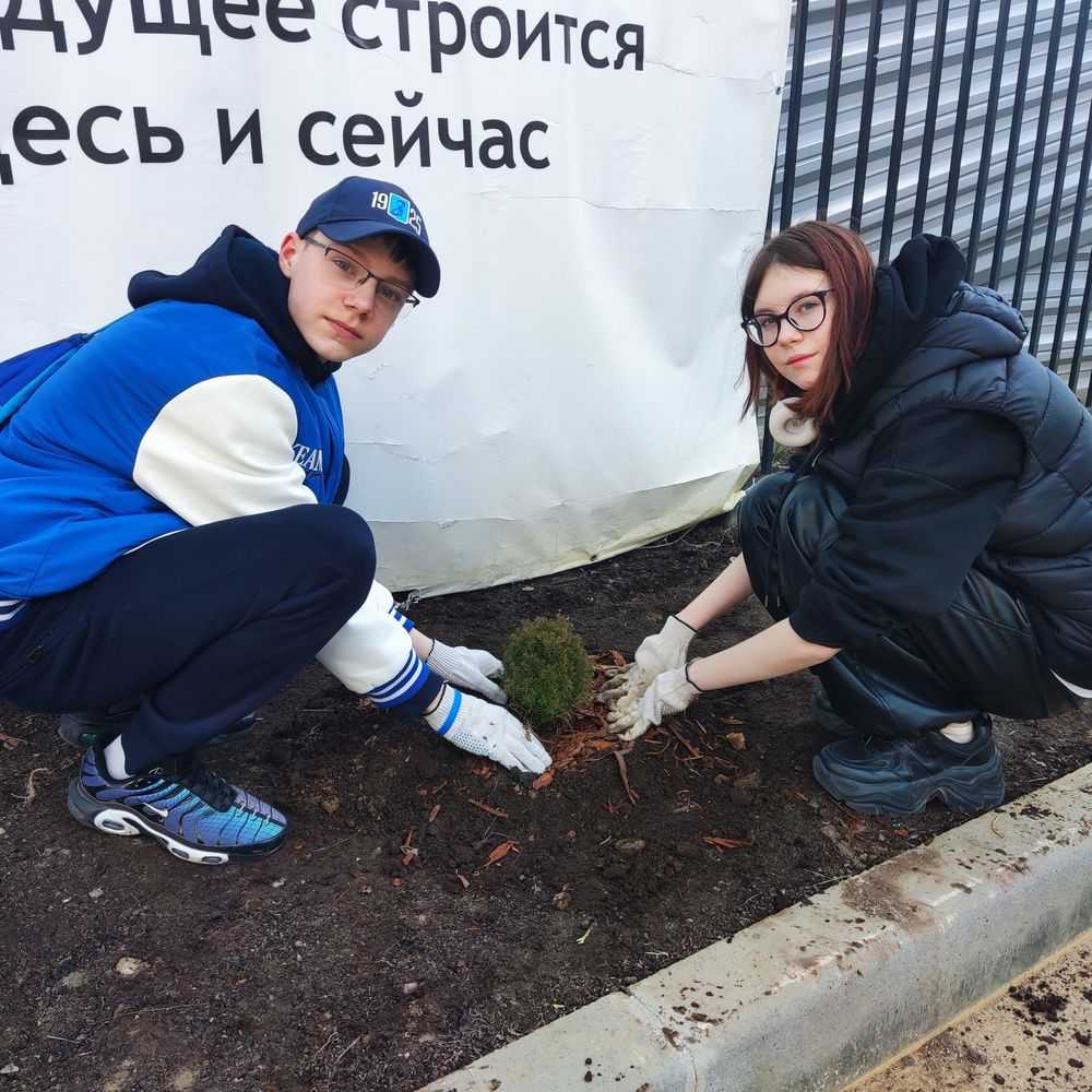 В Год Защитника Отечества и в преддверии 80-летия Великой Победы во дворе нашей школы появился «Сад Памяти» в честь героев нашей Родины