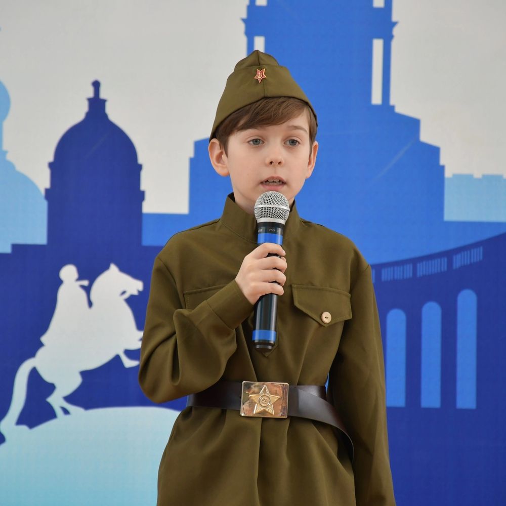 В рамках Районного фестиваля детского, юношеского и семейного творчества «Здравствуй, Парголово!» состоялся Конкурс чтецов «О родине, о мужестве, о славе»