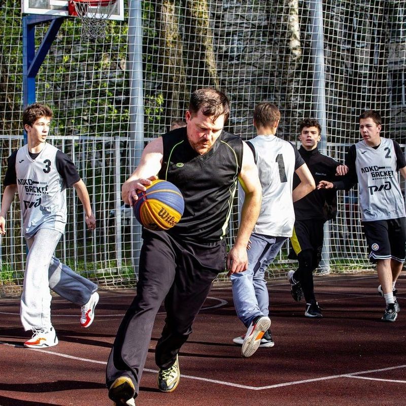 11.05.2025 года в Выборгском центре спорта прошёл турнир по стритболу среди участников 15 лет и старше, посвящённый Дню Победы